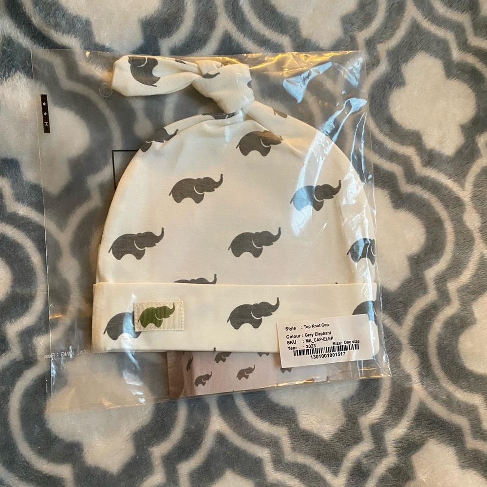 Monica + Andy NWT Elephant Top Knot Cap